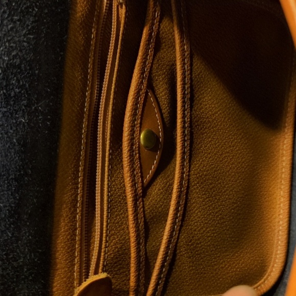 Dooney and Bourke Duck Crossbody Bag - All Weather Leather - Picture 12 of 14